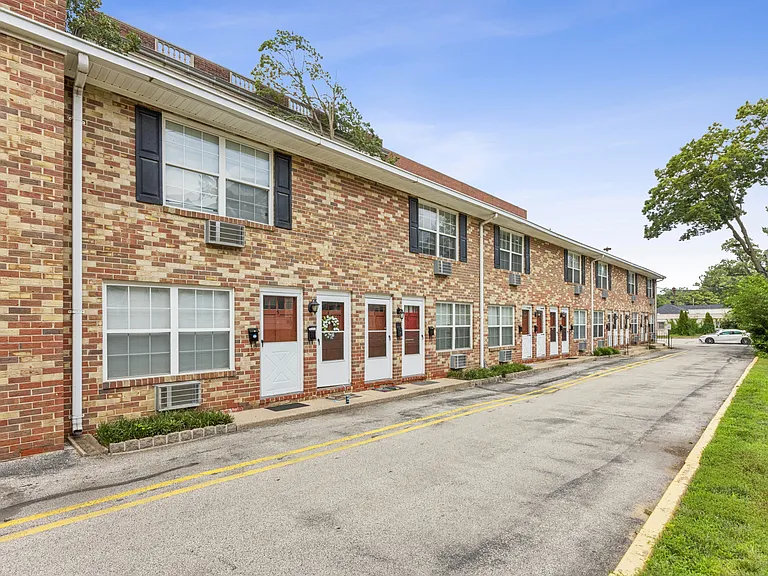 17 E Maple Ave #11 — Photo 9
