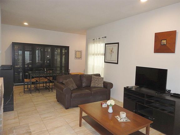 5th image of 9809 Richmond Ave Unit B10