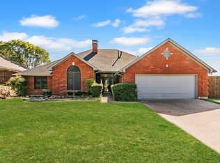 10213 Trail Ridge Dr, Benbrook, TX 76126