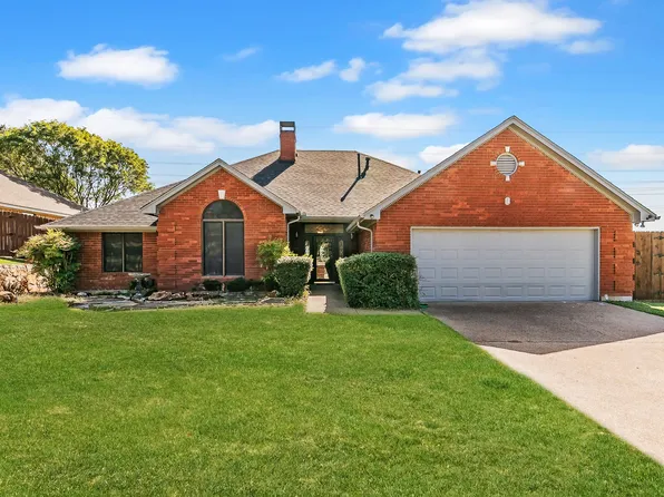 10213 Trail Ridge Dr, Benbrook, TX 76126