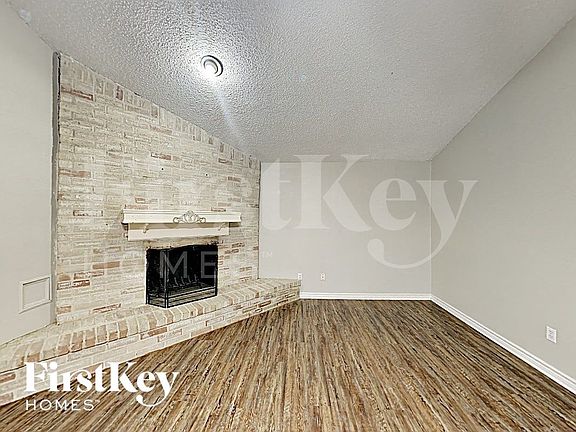 3rd image of 11936 Lakewood West Dr