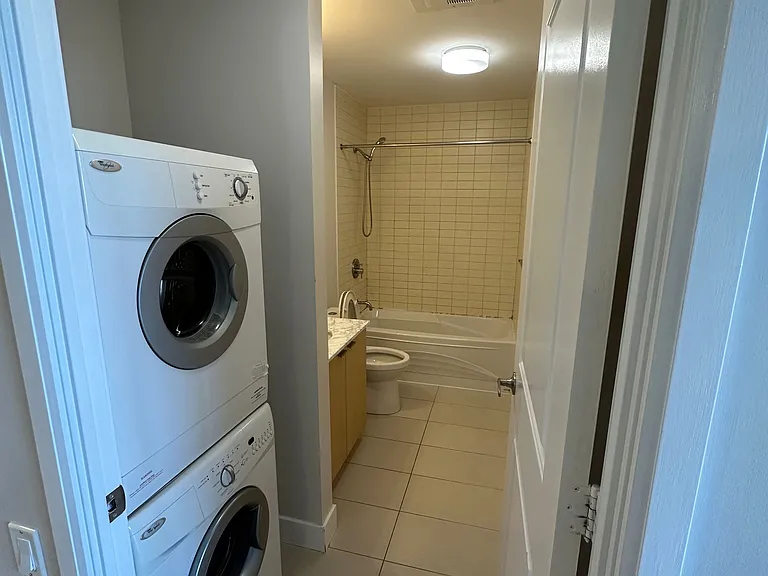 23 Sheppard Ave E #2507 — Photo 12