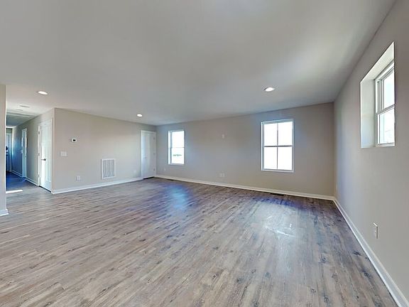 3rd image of 3405 Meadow Ct