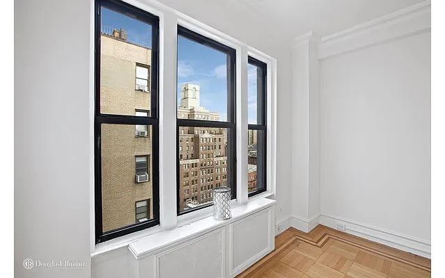 Sold by Douglas Elliman | media 29