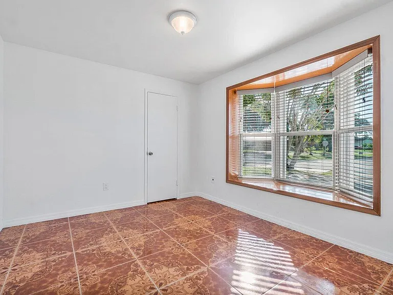 4271 Empress St — Photo 18