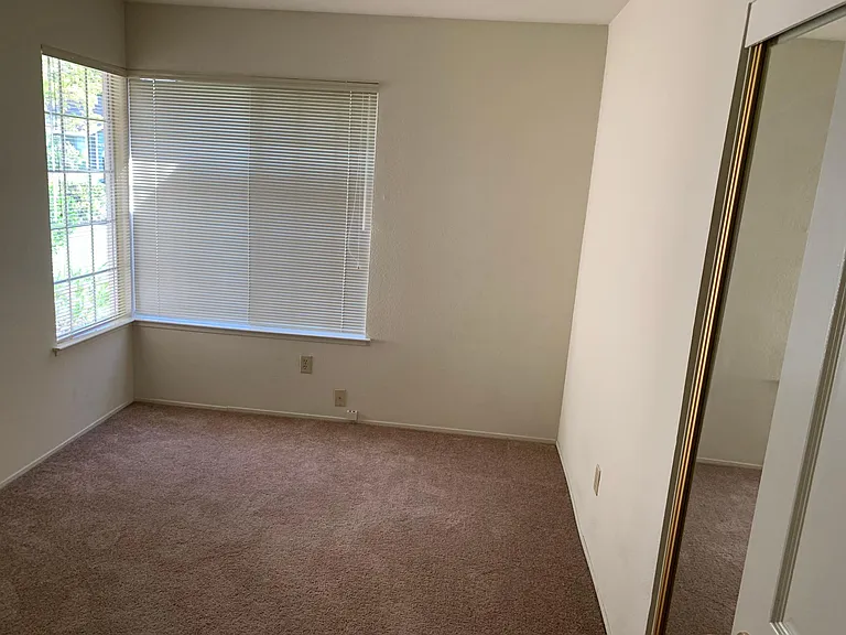 1040 Haman Way — Photo 8