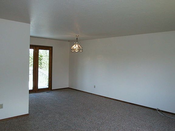 4th image of 9525 Glacier Lily Dr