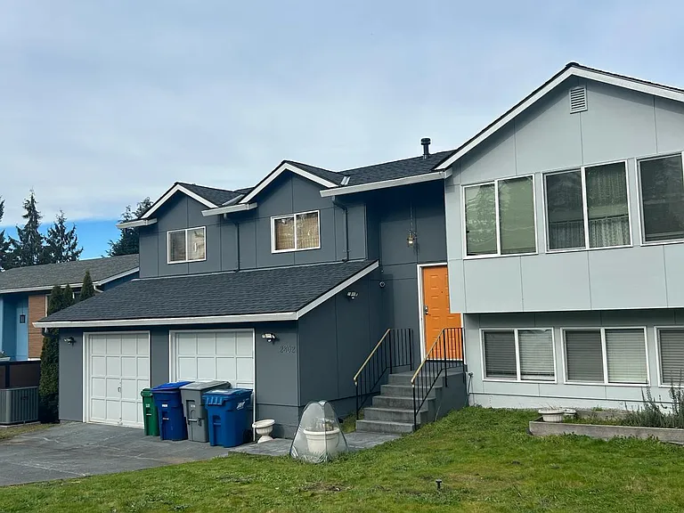 2802 NE 23rd Pl — Photo 1