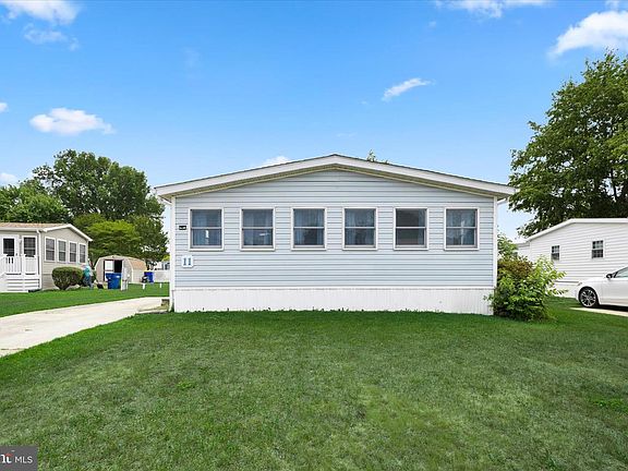 3rd image of 11 Andover Ln #39182
