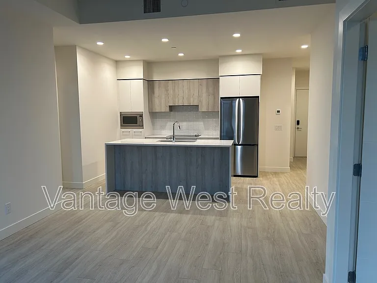 3699 Capozzi Rd #406 — Photo 3