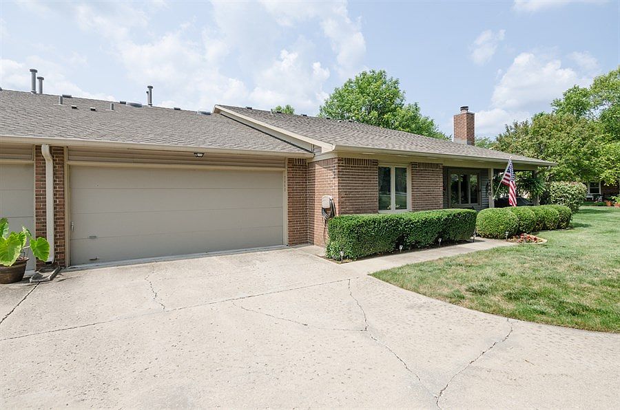 1st image of 7440 Prairie Lake Dr
