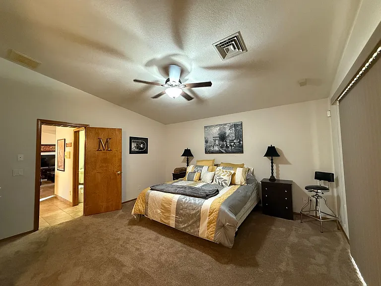81 Acoma Blvd S — Photo 11