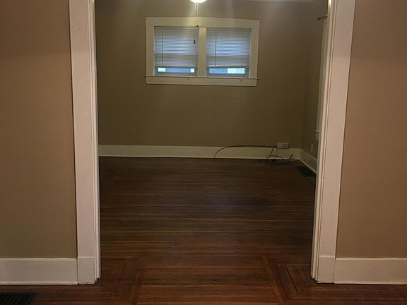 3rd image of 525 E Brandeis Ave