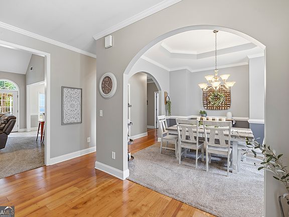 5th image of 135 Clear Spring Ln