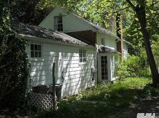 121 Harbor Rd, Saint James, NY 11780