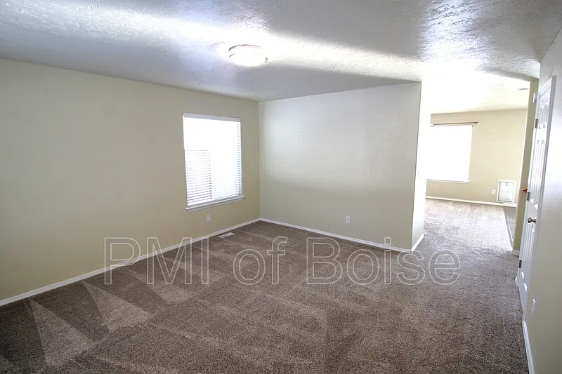 Building Photo - 639 E Willowbrook Dr