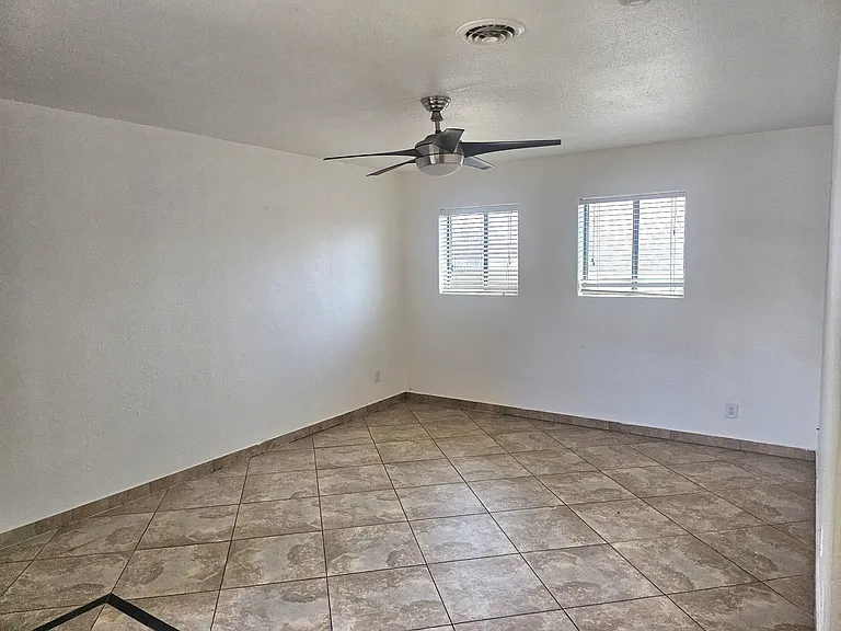 4003 E Moreland St #2 — Photo 1