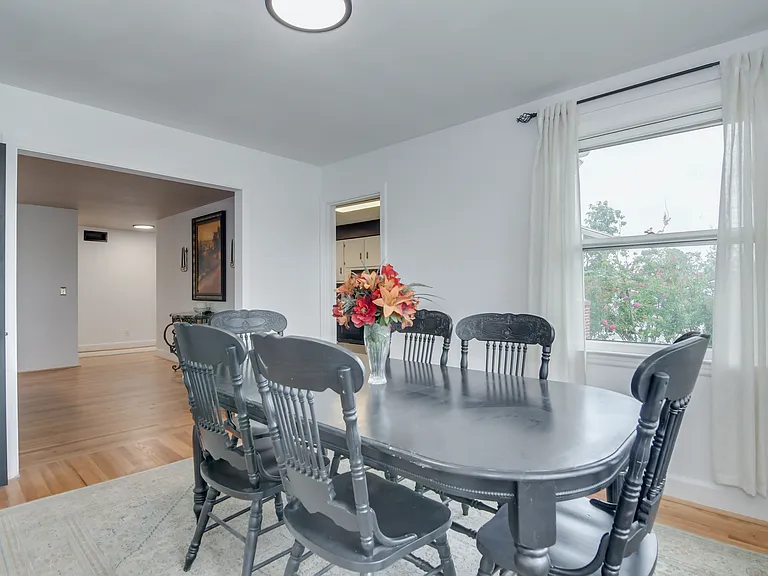 822 W Woodlawn Ave — Photo 9