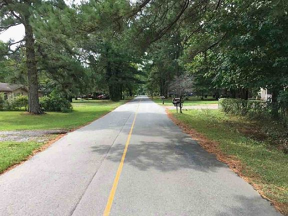 Exterior Neighborhood (street photo)