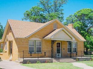 1003 El Paso St, Plainview, TX 79072