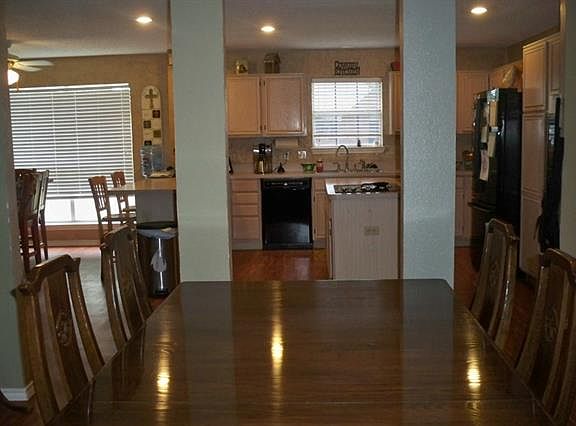 5th image of 282 Village Tree Dr