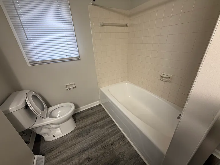 5544 Cresthaven Ln #C — Photo 8
