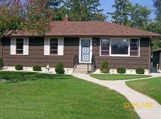 49 Park Manor Dr, Dyer, IN 46311