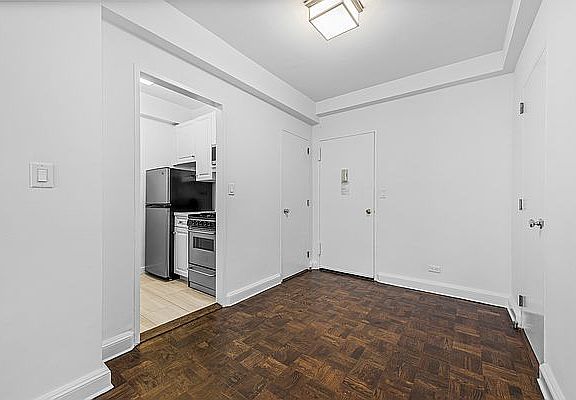 4th image of 136 E 55th St APT 8N
