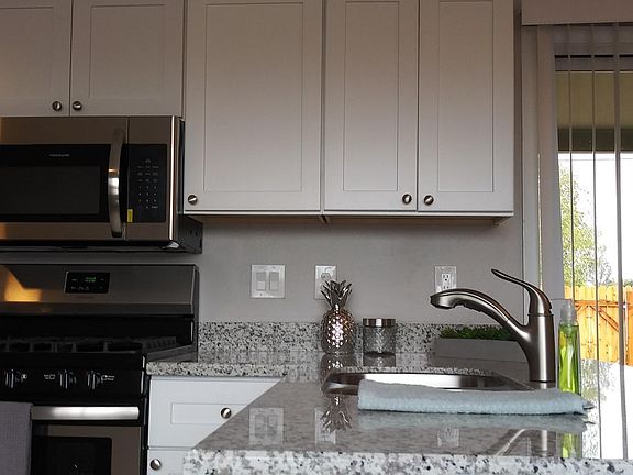 4th image of 2831 N 49th Ln