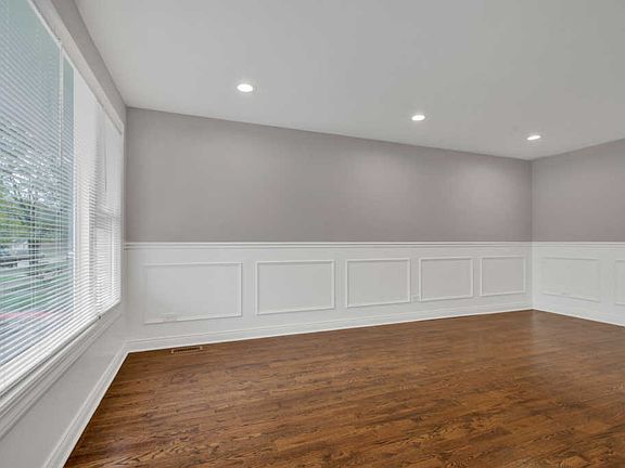 4th image of 455 Paxton Ave