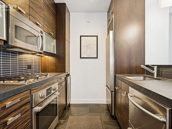 3rd image of 101 W 24th St APT 18H