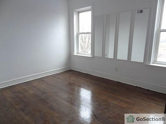 5th image of 8509 S Crandon Ave