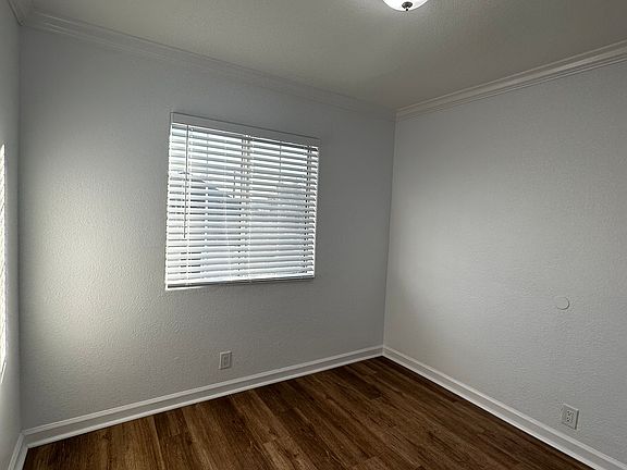 4th image of 861-867 E 56th St #863