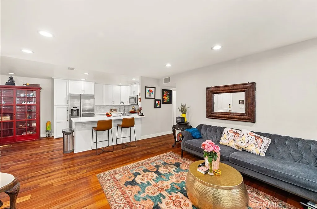 2 bed, 952 sqft, $3,500 — Photo 4