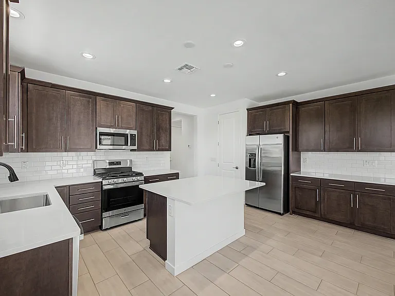 5330 W Harmont Dr — Photo 7