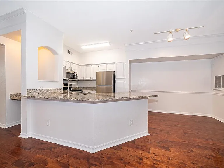 6663 Queens Borough Ave #101 — Photo 9