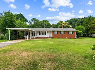 135 Rainbow Dr, Dunn, NC 28334