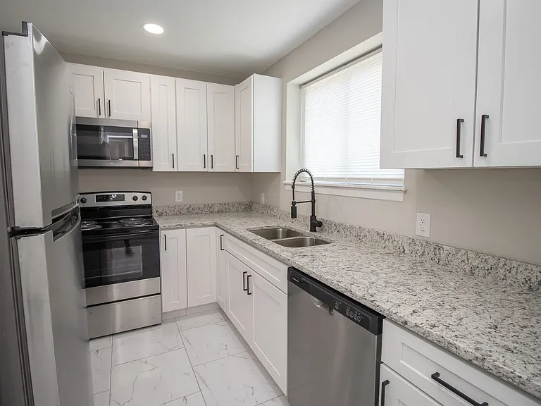 1840 Hampton Street — Photo 35