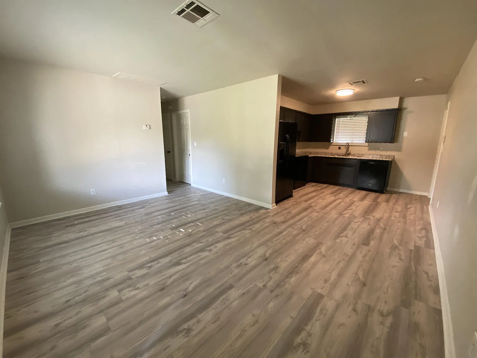 Bristow Ave S - 205 - 1 — Photo 3