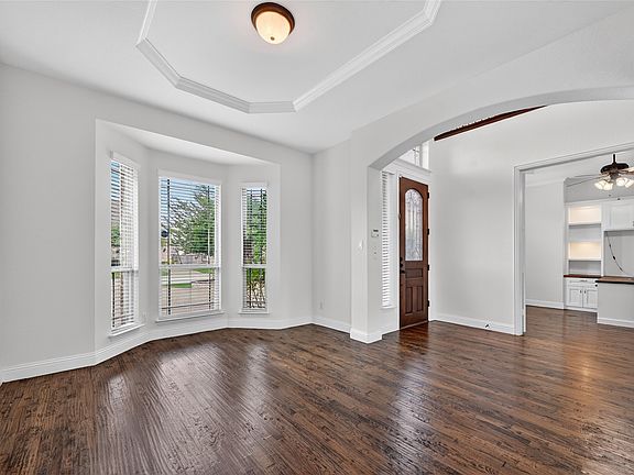 5th image of 1009 Spinks Ct