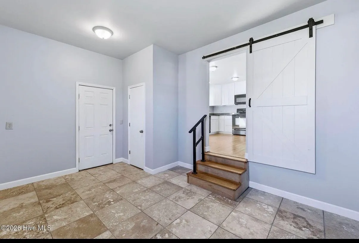 4 bed, 1300 sqft, $2,700 — Photo 4