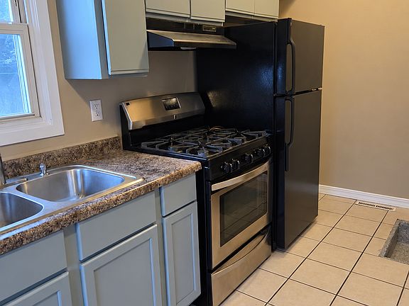 4th image of 4428 Elm Ave