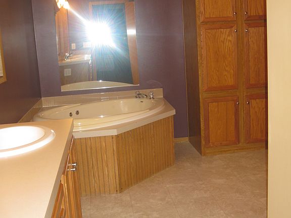 Master Bath--whirlpool tub