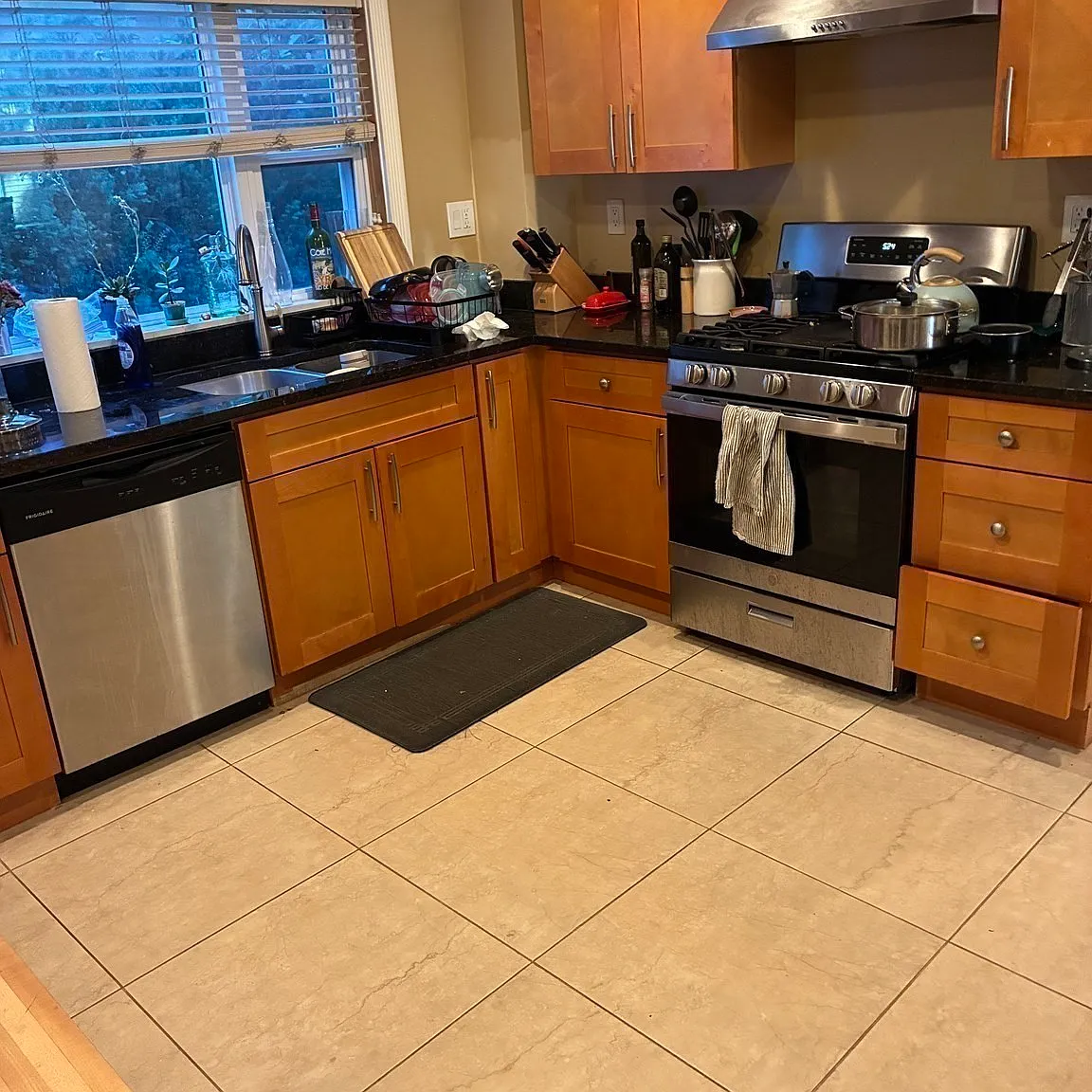 4 bed, 1.5 bath, 1300 sqft, $4,700 — Photo 4