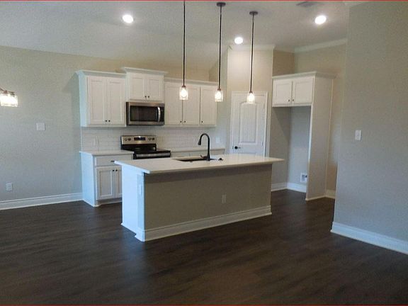 4th image of 603 Tippit Ln