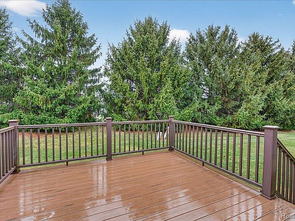 5th image of 2089 W Ridge Dr