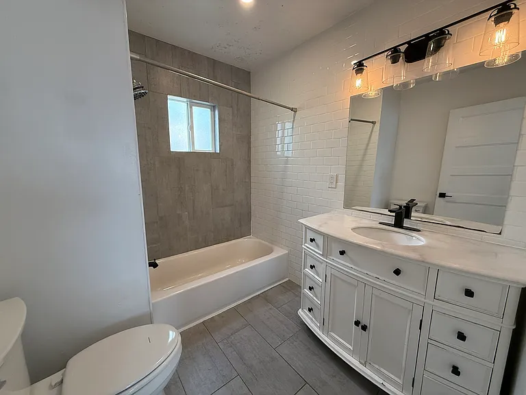 909 E Crandall Ave — Photo 9