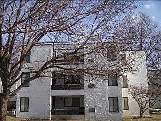 2nd image of 322 W Miner St APT 3C