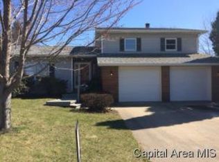 7 Aaron Dr, Jacksonville, IL 62650
