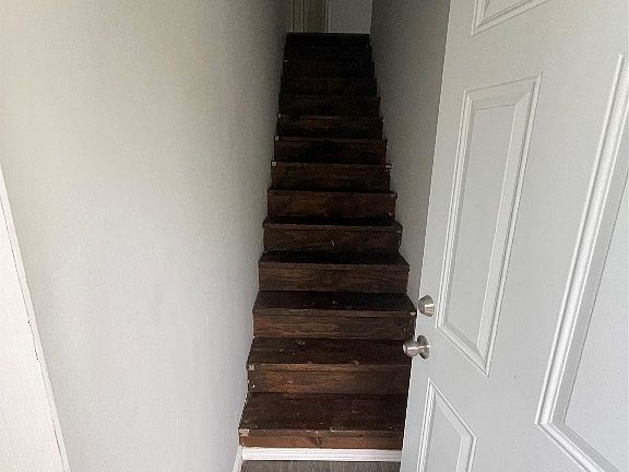 3rd image of 32 Virgil St Floor 2